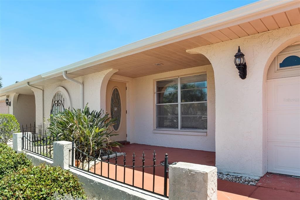 1027 BLUEWATER DRIVE SUN CITY CENTER, FL 33573