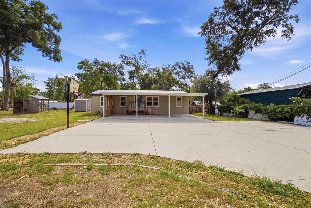 11821 GROVEWOOD AVENUE THONOTOSASSA, FL 33592