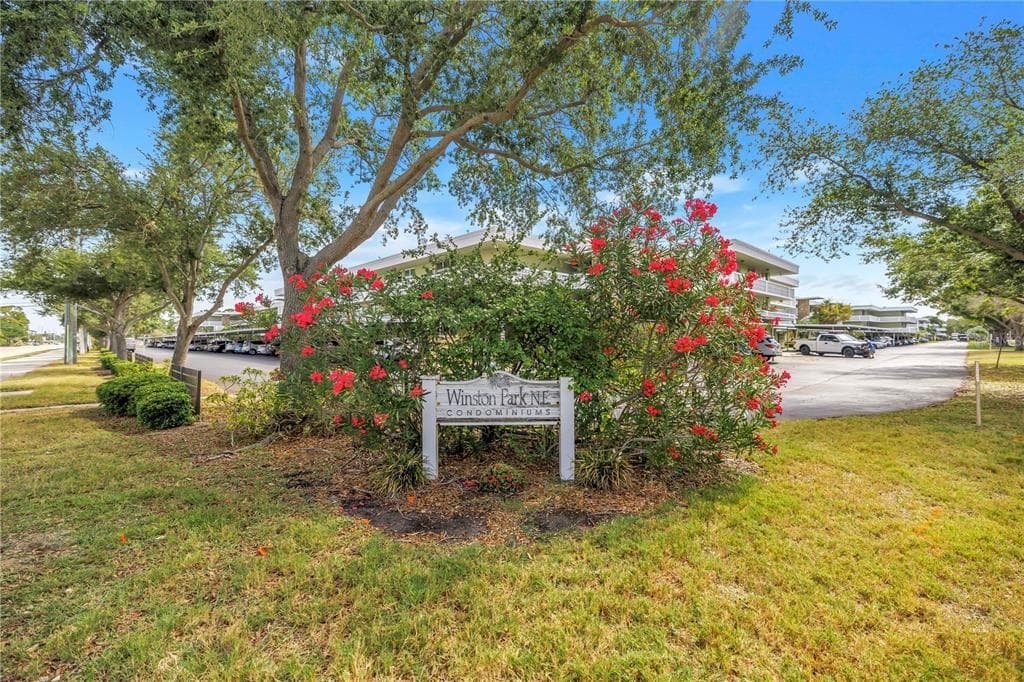 4720 LOCUST STREET NE UNIT 318 ST PETERSBURG, FL 33703
