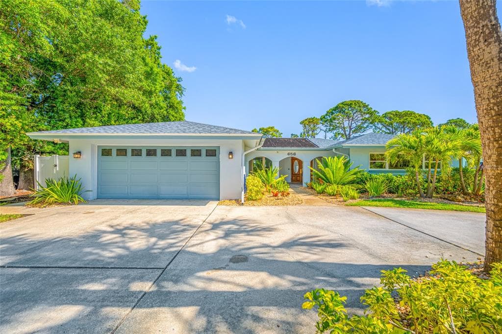 656 MEHLENBACHER ROAD BELLEAIR, FL 33756
