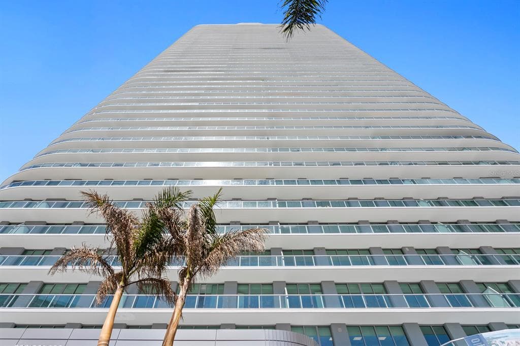 400 CENTRAL AVENUE UNIT 1704 ST PETERSBURG, FL 33701