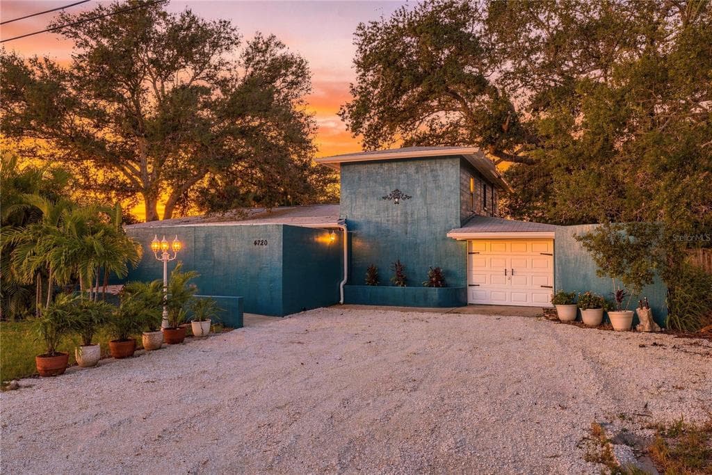 4720 WELCH CAUSEWAY ST PETERSBURG, FL 33708