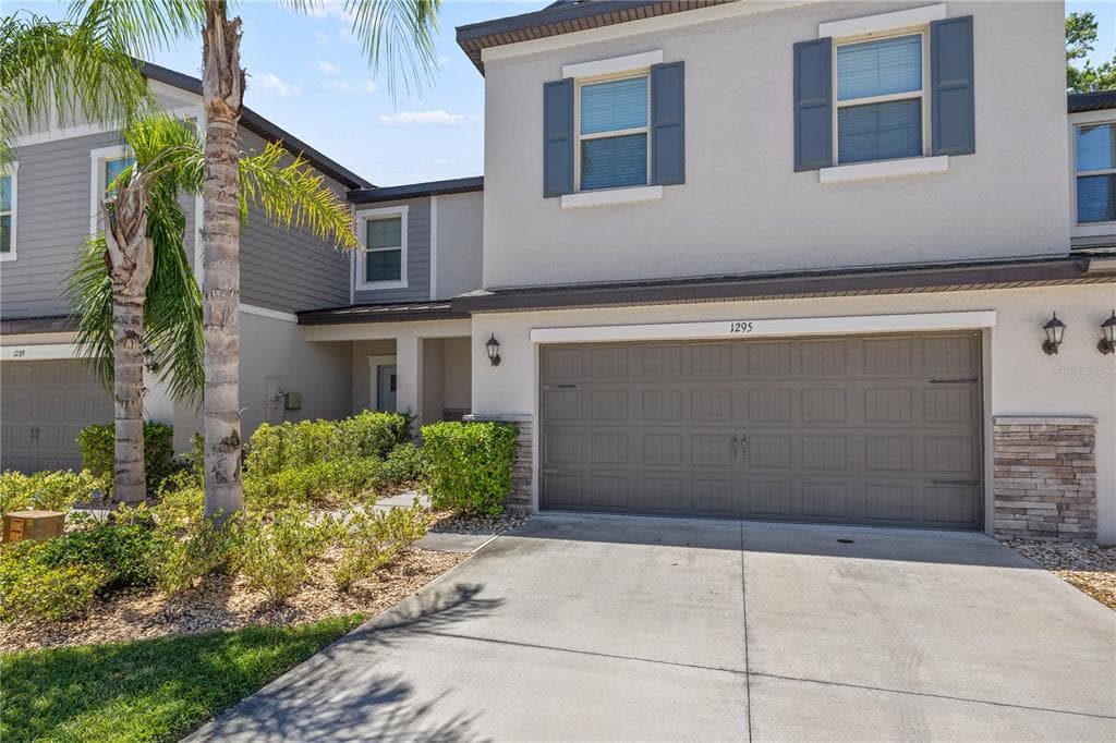1295 WHITE FOX RUN LUTZ, FL 33549