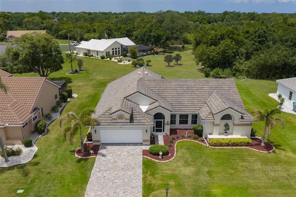 2109 NEW BEDFORD DRIVE SUN CITY CENTER, FL 33573