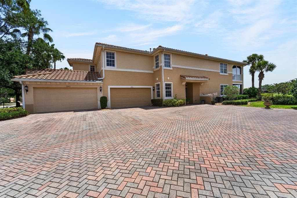 1364 EMERALD DUNES DRIVE SUN CITY CENTER, FL 33573