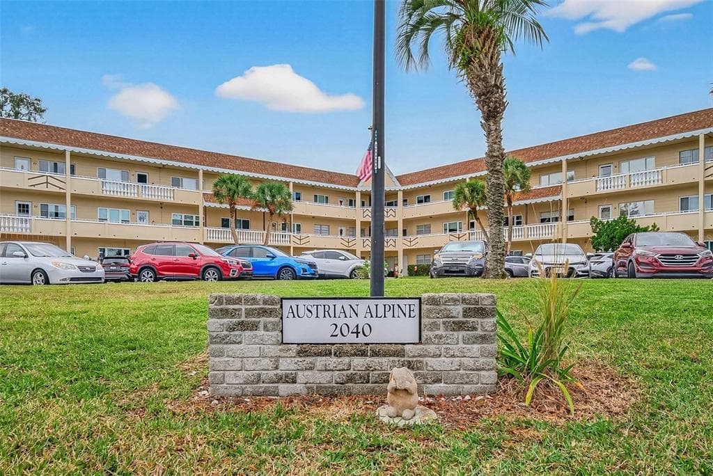 2040 WORLD PARKWAY BOULEVARD UNIT 34 CLEARWATER, FL 33763