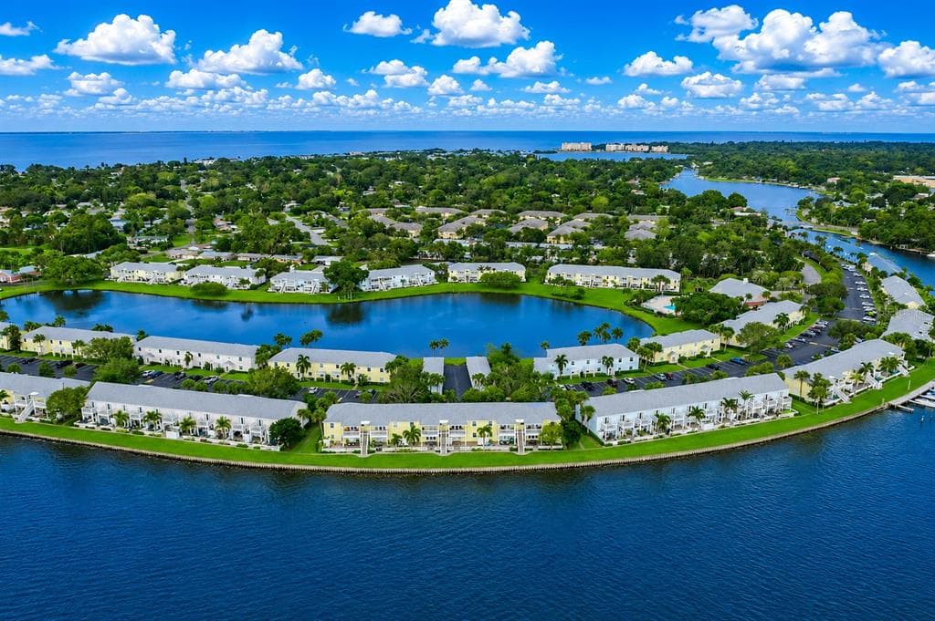 121 SEAHORSE DRIVE SE UNIT C ST PETERSBURG, FL 33705