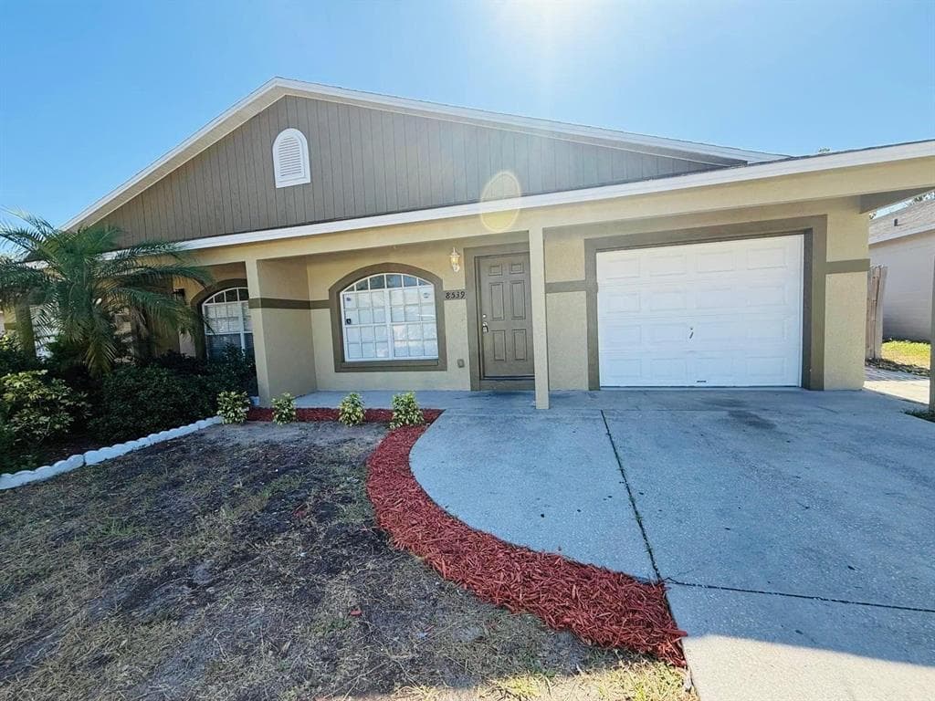 8539 N HYALEAH ROAD TAMPA, FL 33617