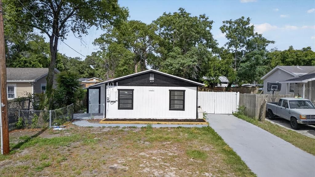 9405 N MARY AVENUE TAMPA, FL 33612