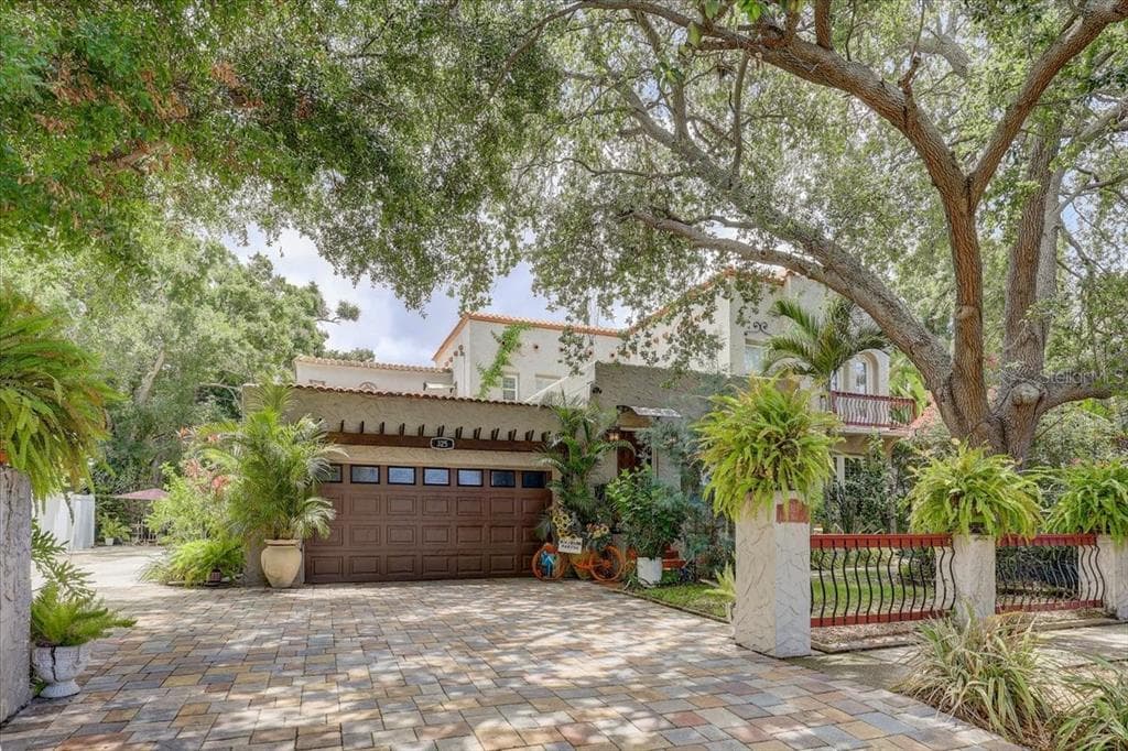 325 49TH STREET N ST PETERSBURG, FL 33710