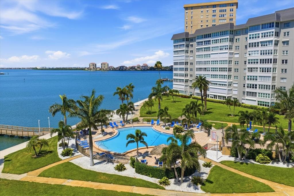 5108 BRITTANY DRIVE S UNIT 607 ST PETERSBURG, FL 33715