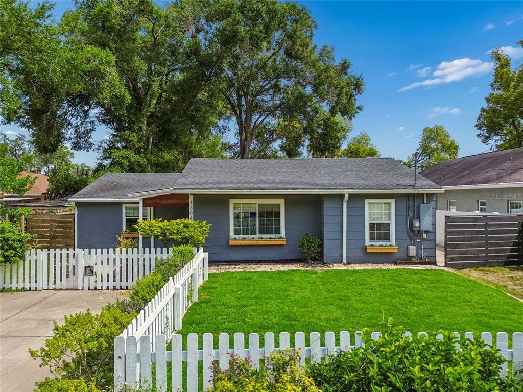 1304 E KNOLLWOOD STREET TAMPA, FL 33604