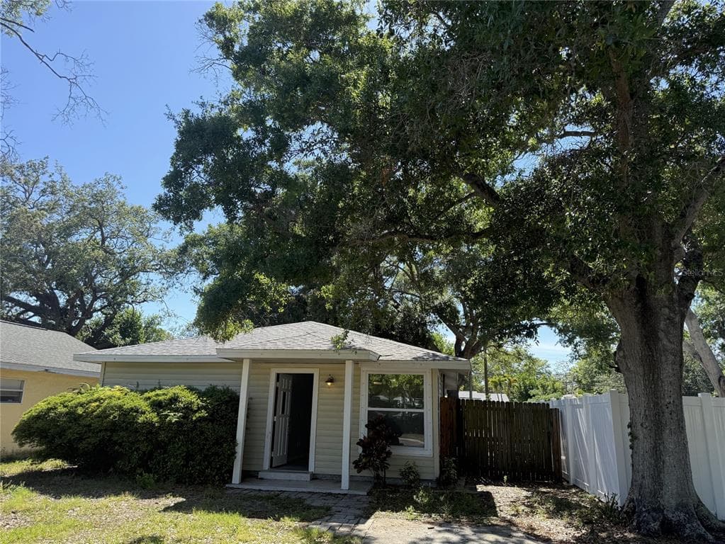1348 FRIEND AVENUE CLEARWATER, FL 33756