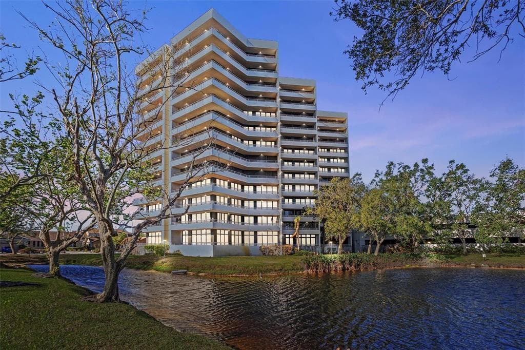 5950 PELICAN BAY PLAZA S UNIT PH2C GULFPORT, FL 33707