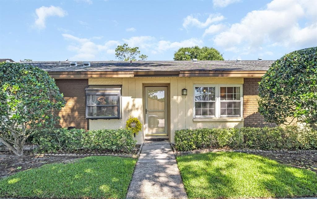 860 MACLAREN DRIVE N UNIT B PALM HARBOR, FL 34684