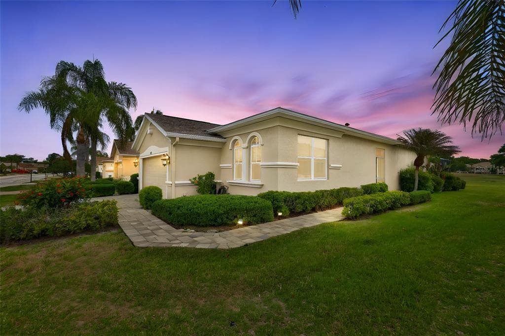 1907 STERLING GLEN COURT SUN CITY CENTER, FL 33573