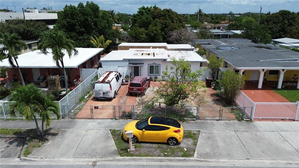 445 E 43RD STREET HIALEAH, FL 33013