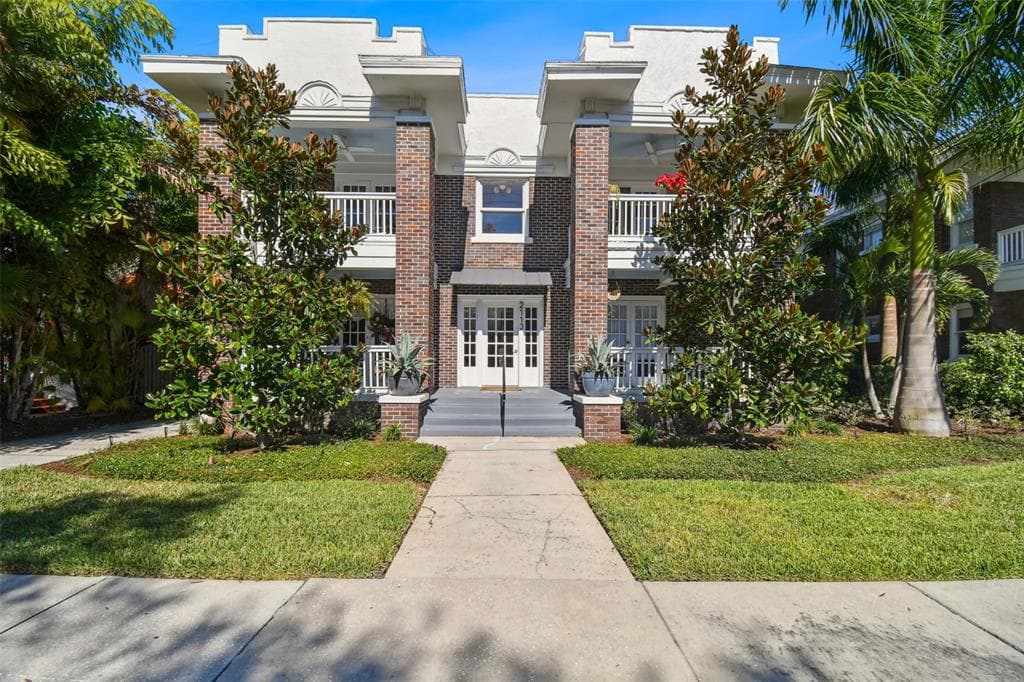 2113 W SOUTHVIEW AVENUE UNIT B TAMPA, FL 33606