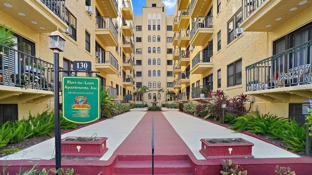 130 4TH AVENUE N UNIT 305 ST PETERSBURG, FL 33701