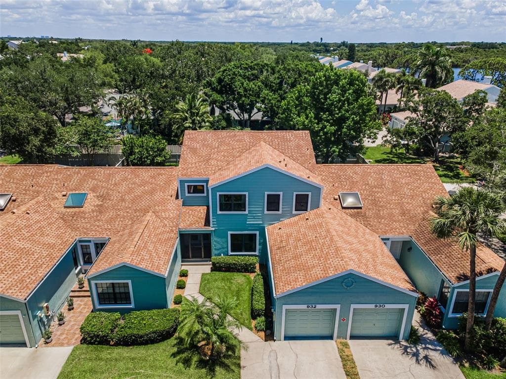 932 MYAKKA COURT NE