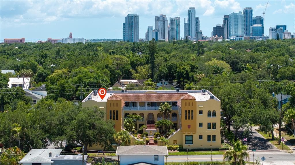 210 22ND AVENUE NE UNIT 6 ST PETERSBURG, FL 33704
