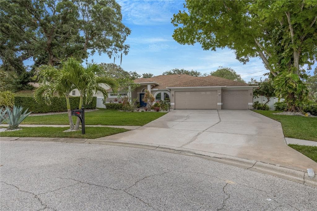 727 HIDDEN LAKE DRIVE TARPON SPRINGS, FL 34689