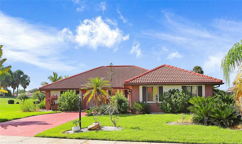 1826 WOLF LAUREL DRIVE SUN CITY CENTER, FL 33573