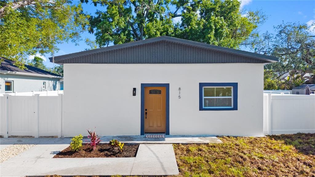 815 W MINNEHAHA STREET TAMPA, FL 33604