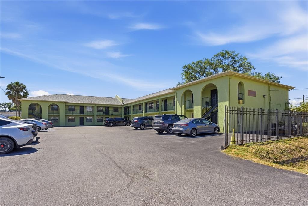 4416 N CLARK AVENUE UNIT 13 TAMPA, FL 33614