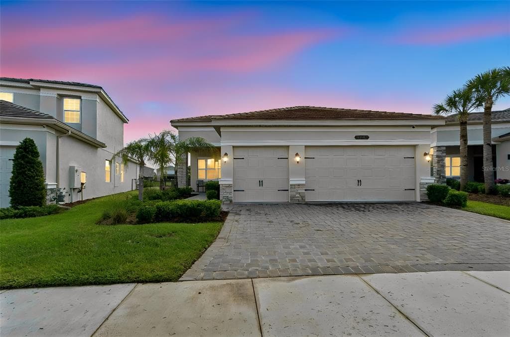 32732 TREE OF LIFE AVENUE WESLEY CHAPEL, FL 33543
