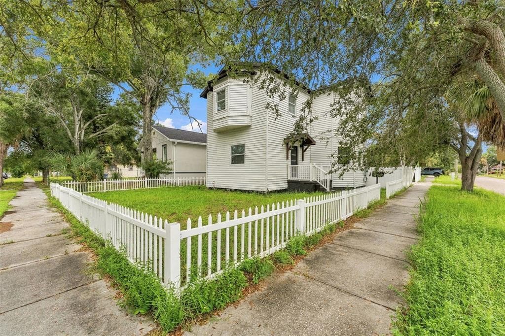 680 25TH AVENUE S ST PETERSBURG, FL 33705