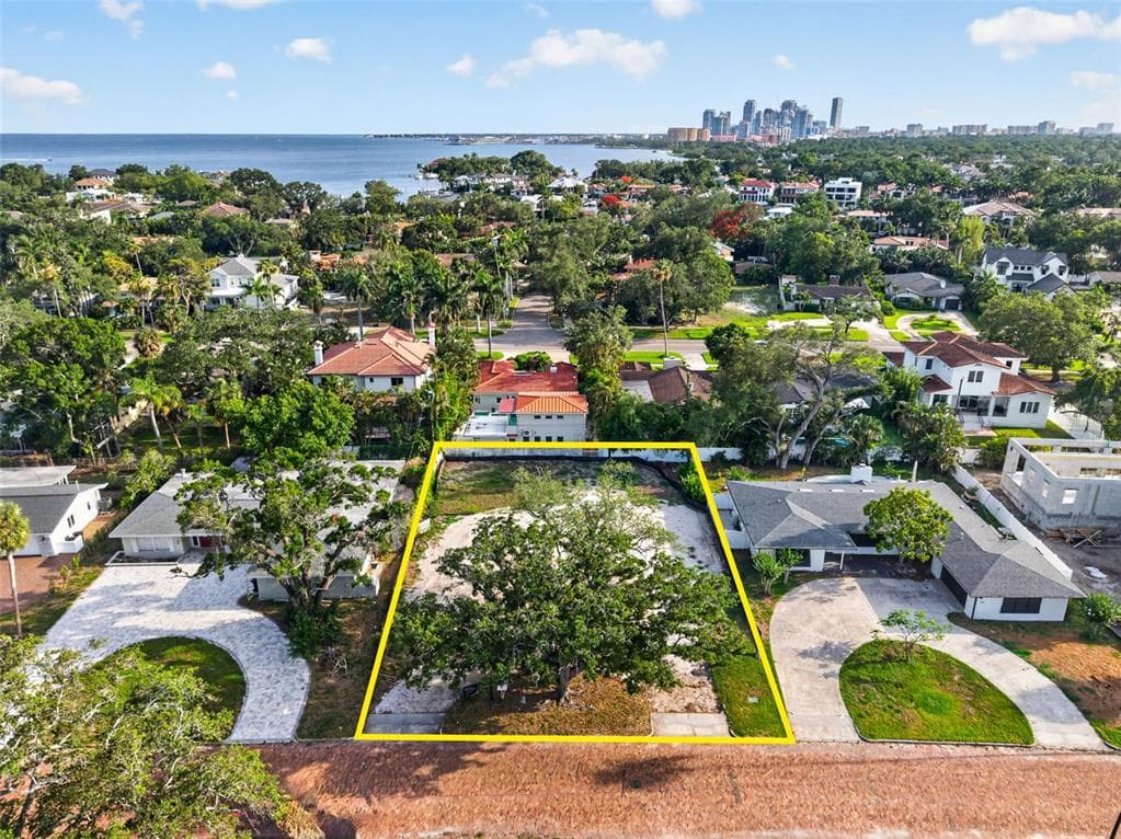 289 RAFAEL BOULEVARD NE ST PETERSBURG, FL 33704