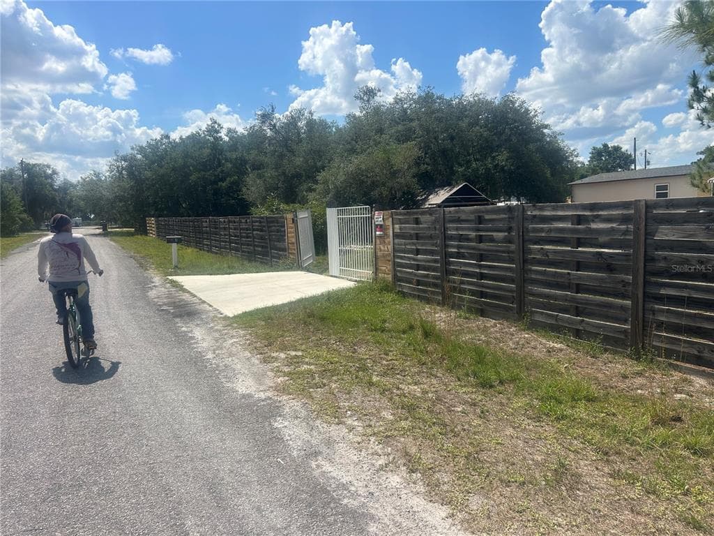 4 EDEN CEMETERY ROAD FROSTPROOF, FL 33843