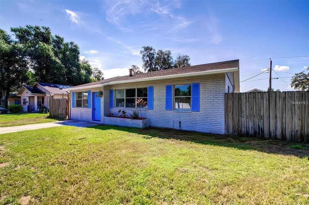 2107 MONTICELLO AVENUE LAKELAND, FL 33801