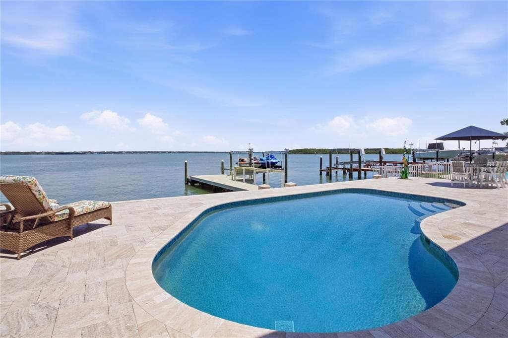 547 JOHNS PASS AVENUE MADEIRA BEACH, FL 33708