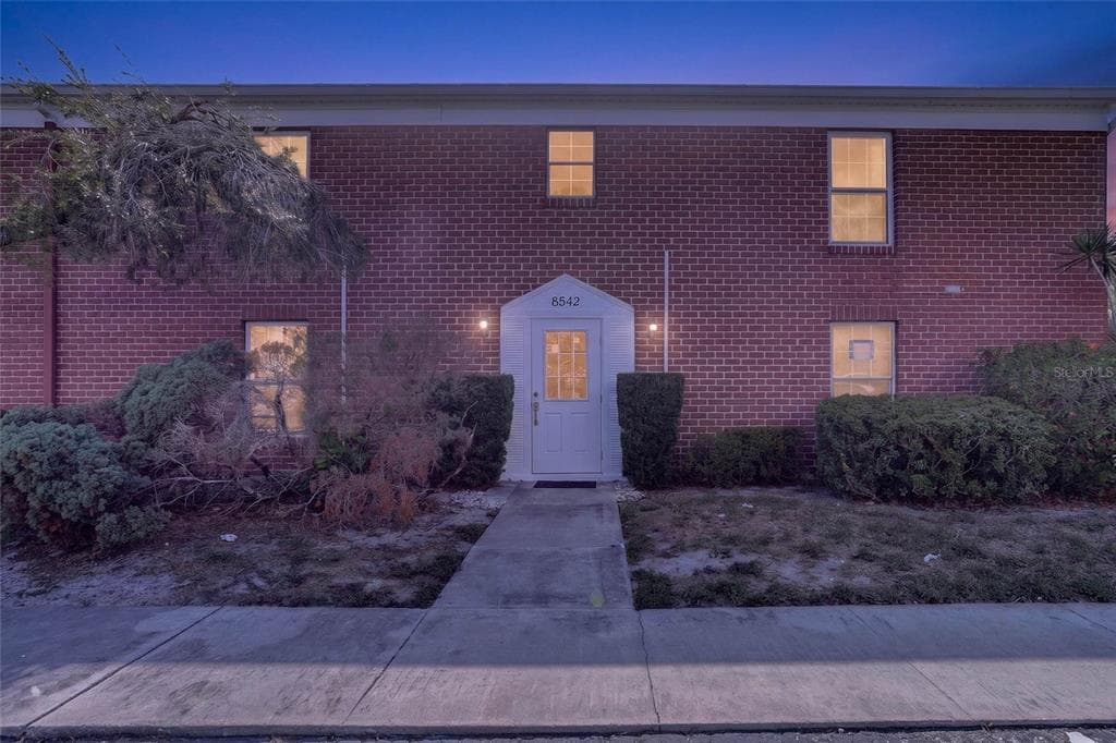 8542 10TH STREET N UNIT B ST PETERSBURG, FL 33702