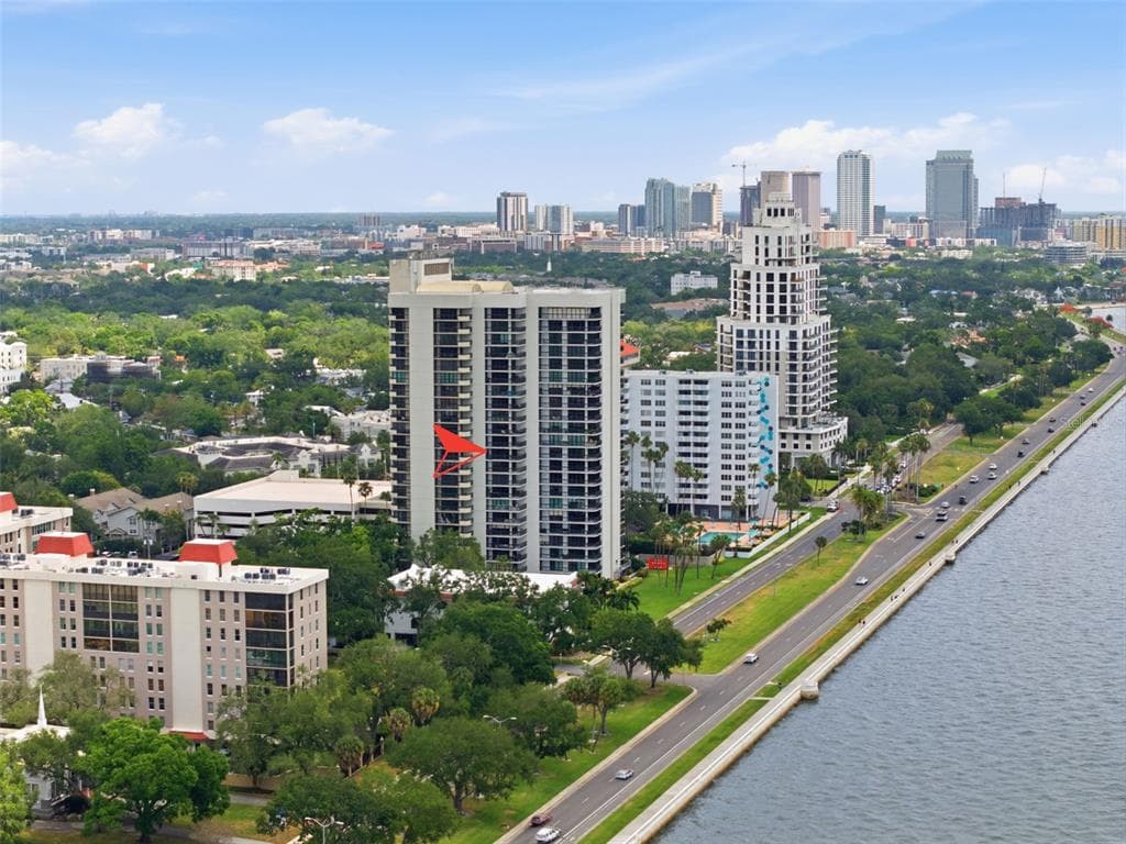 2413 BAYSHORE BOULEVARD UNIT 1004 TAMPA, FL 33629