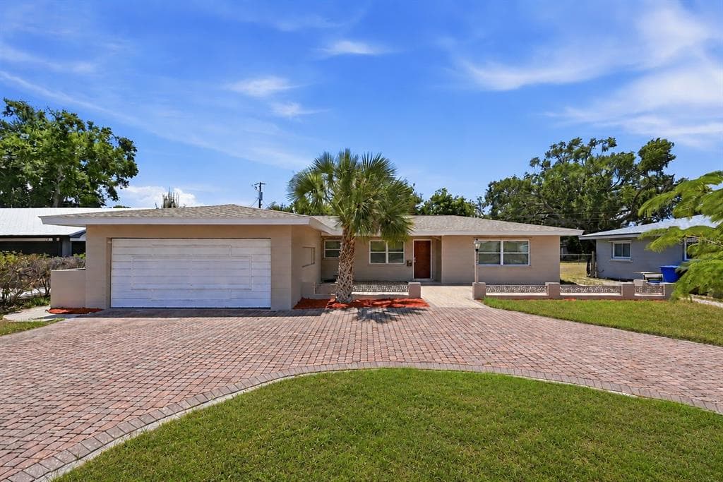 2440 66TH AVENUE S ST PETERSBURG, FL 33712