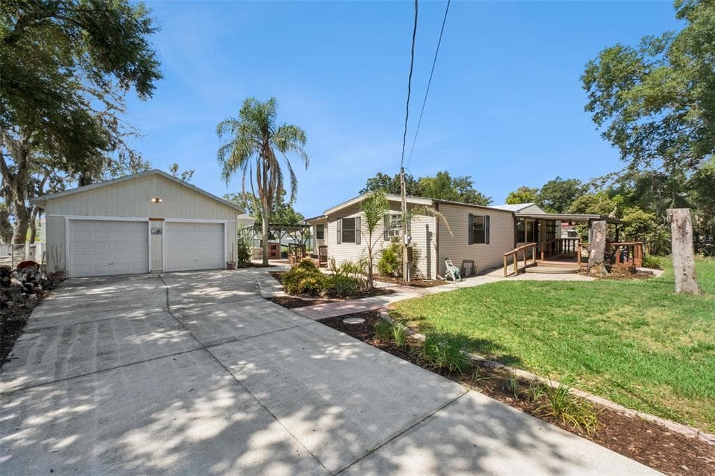 21128 NILES AVENUE MOUNT DORA, FL 32757