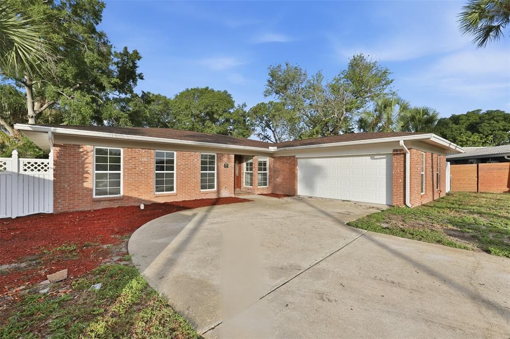 8410 LAVA PLACE TAMPA, FL 33615