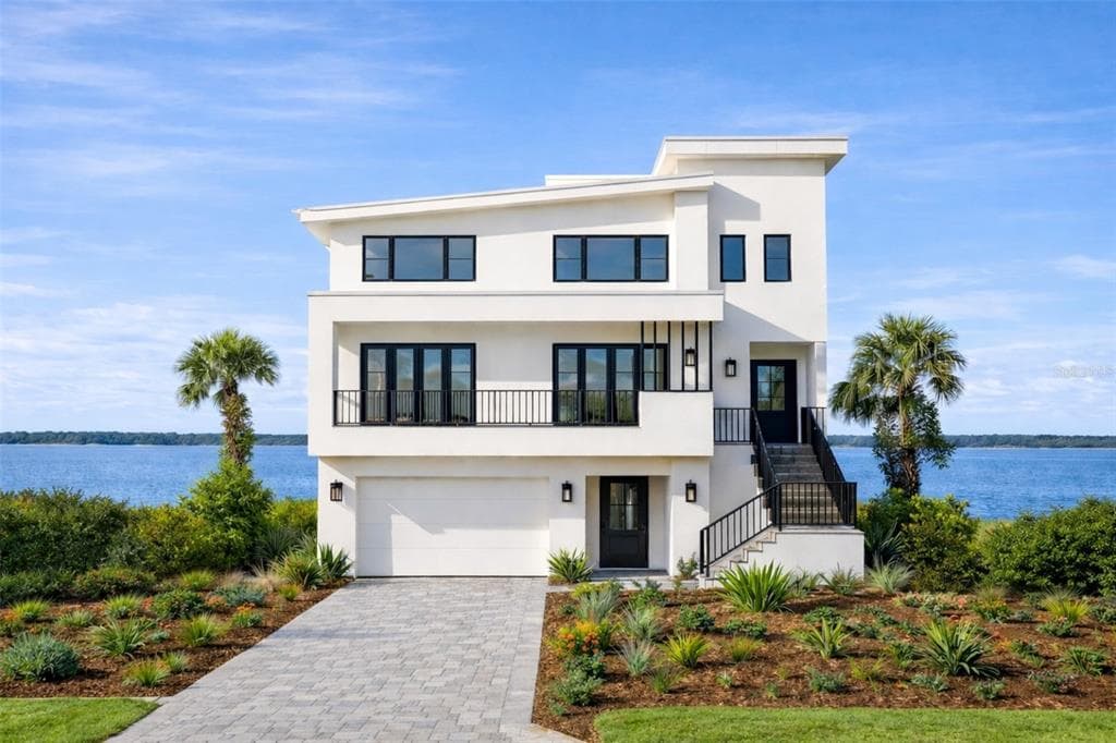 6043 BAYOU GRANDE BOULEVARD NE ST PETERSBURG, FL 33703