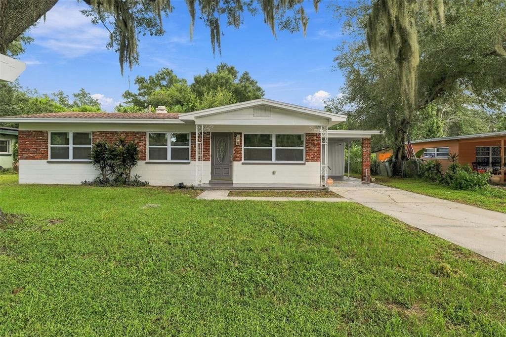 7815 PINE HILL DRIVE TAMPA, FL 33617