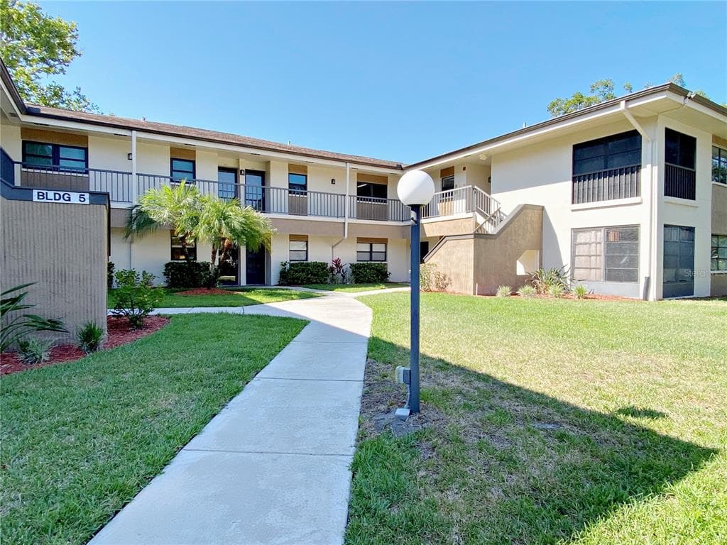 2700 NEBRASKA AVENUE UNIT 5-105 PALM HARBOR, FL 34684
