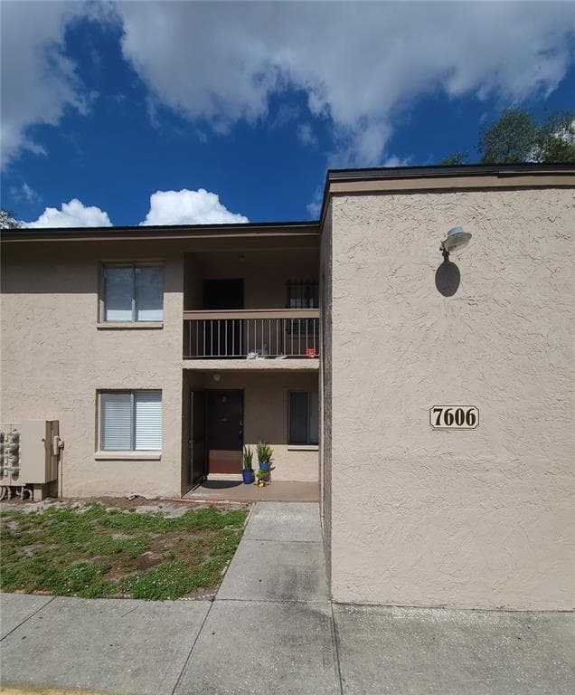 7606 ABBEY LANE UNIT 208 TAMPA, FL 33617