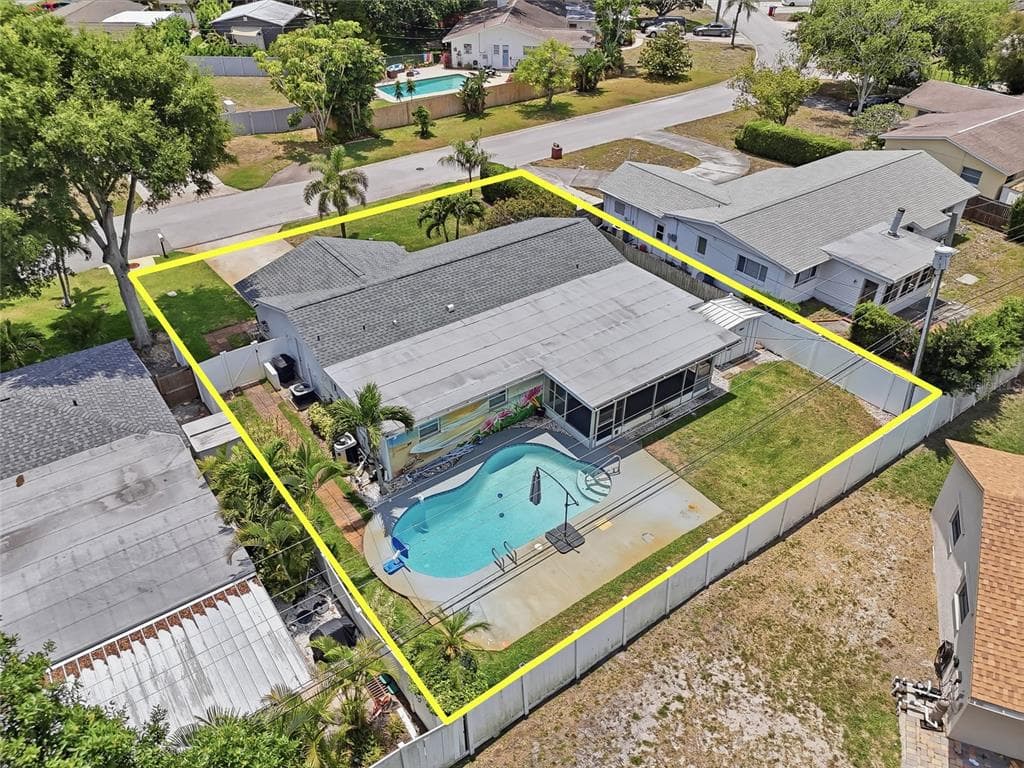 14161 HETRICK CIRCLE N LARGO, FL 33774