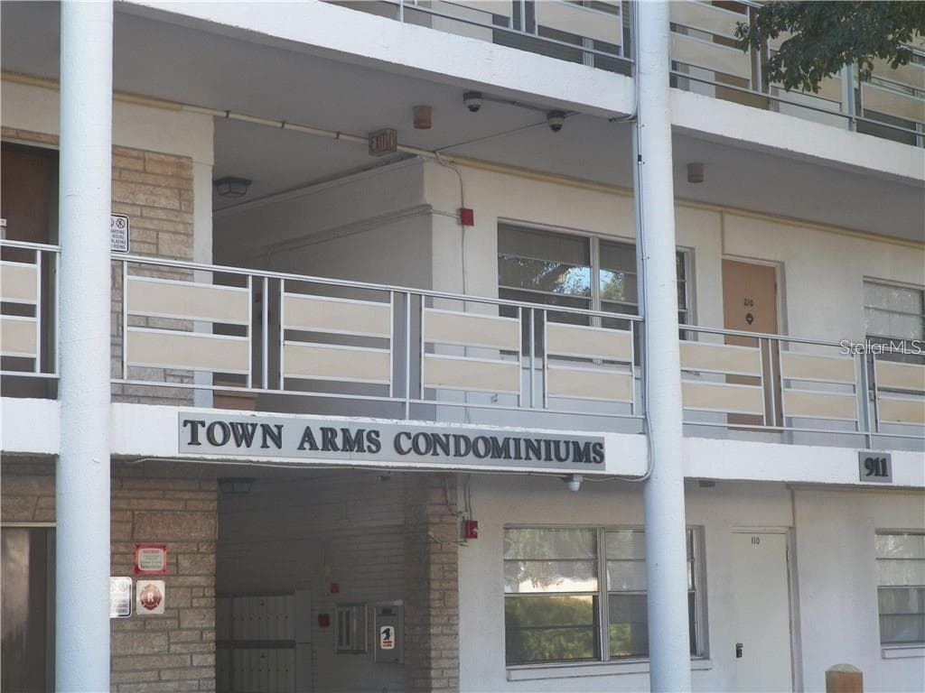 911 WASHINGTON AVENUE UNIT 304 LARGO, FL 33770