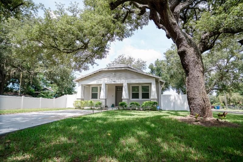 705 E ELM STREET TAMPA, FL 33604