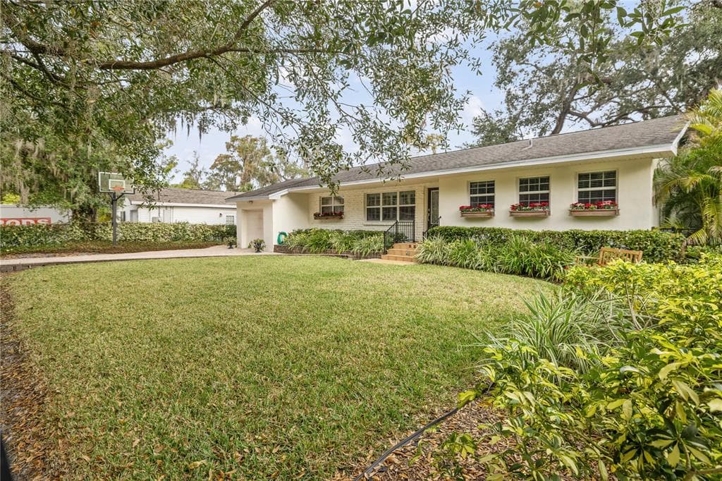 1418 E PARK CIRCLE TAMPA, FL 33604