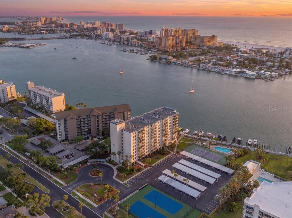 660 ISLAND WAY UNIT 301
