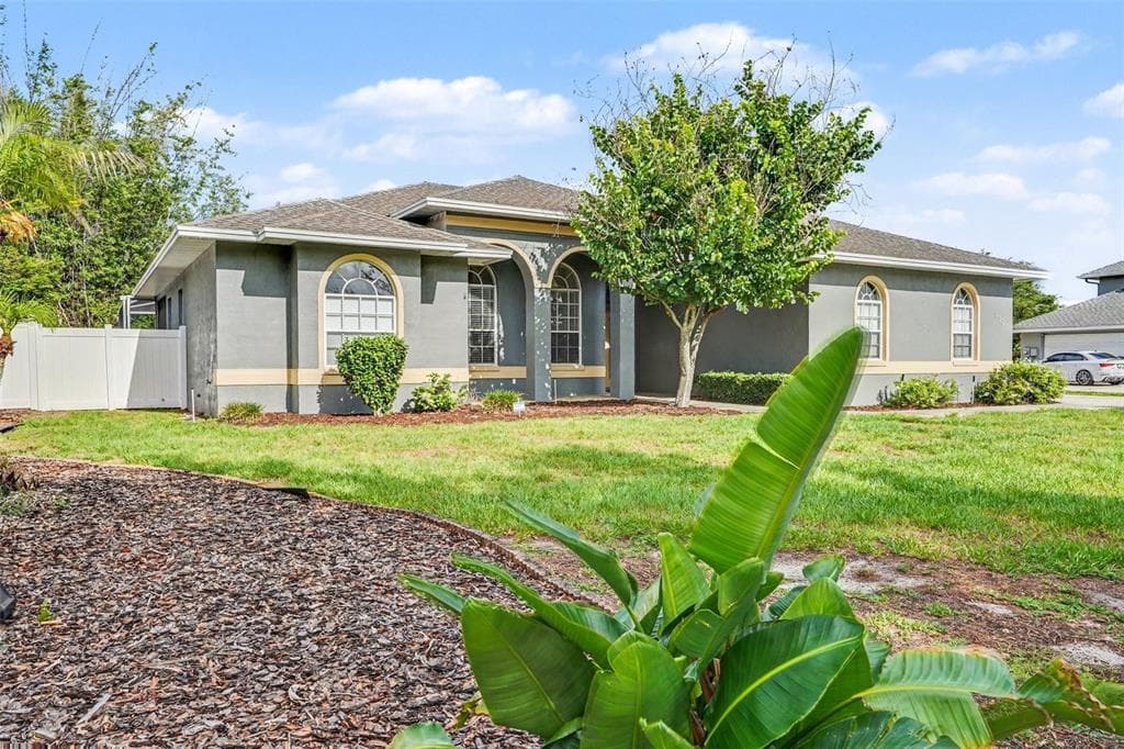 5535 SUMMERLAND HILLS DRIVE LAKELAND, FL 33812